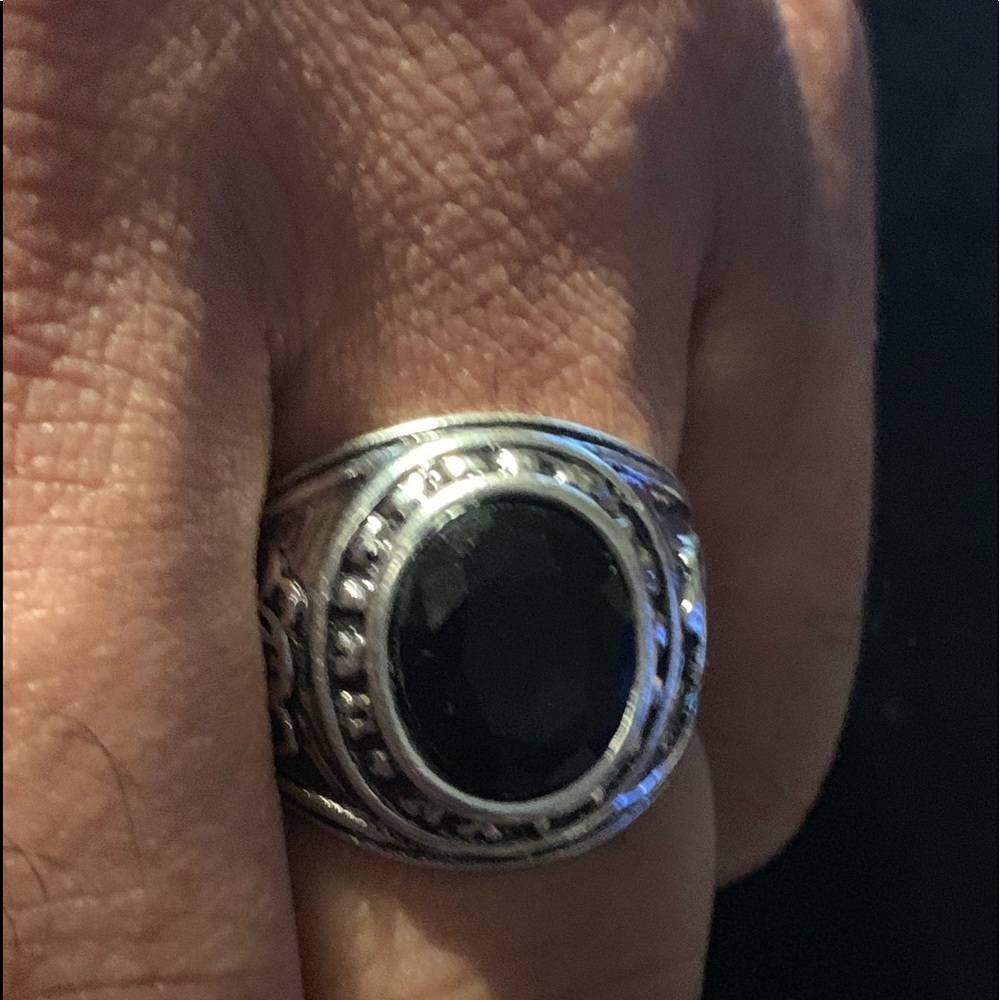 Ring - Picture 1 of 8